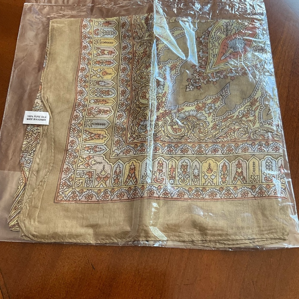 PRINCE SILKS 100% Silk Scarf - Made in Kashmir Gorgeous Fall Colors 40 x 40” NWT - Picture 10 of 10